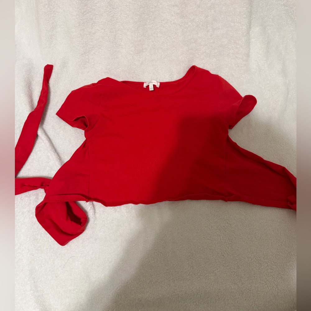 Comfy red crop top with open tie back 
Never worn 
Size S, would fit XS
